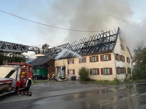 KFV Bodenseekreis: Feuerwehr löscht Großbrand