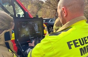 Freiwillige Feuerwehr Menden: FW Menden: Feuerwehr bek&auml;mpft Waldbrand im Steilhang