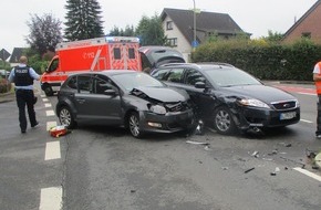 Polizei Rheinisch-Bergischer Kreis: POL-RBK: Odenthal - Hoher Sachschaden und leichter Personenschaden nach Vorfahrtsverletzung