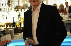 Fox Networks Group Germany: Sky Du Mont auf Fox-Premierenparty der US-Serie "Ray Donovan" in München: "Manche sind scharf darauf, dass sich endlich wieder ein Promipaar trennt. Aber wir sind seit 14 Jahren glücklich!" (FOTO)