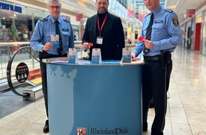 Polizeipräsidium Trier: POL-PPTR: Infostand gegen Telefonbetrug in der Trier Galerie