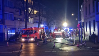 Feuerwehr D&uuml;ren: FW D&uuml;ren: Feuerwehr D&uuml;ren l&ouml;scht Brand in einem Wohngeb&auml;ude im Stadtteil Birkesdorf
