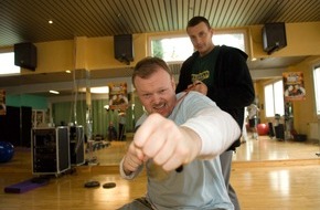 ProSieben: Neues Kampfgewicht durchs Boxtraining: Stefan Raab verliert vier Kilo / Bereits 16.500 Tickets verkauft