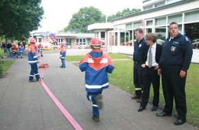 Landesfeuerwehrverband Schleswig-Holstein: FW-LFVSH: Jugendminister im Zeltlager