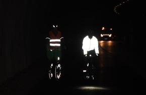 Polizei Mettmann: POL-ME: Fahrrad-Lichttest-Aktion: Polizei kontrollierte insgesamt 2.900 Fahrräder - Kreis Mettmann - 1912106