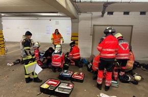 Feuerwehr Wetter (Ruhr): FW-EN: Gefahrgutübung in Industriebetrieb - erfolgreiche Zusammenarbeit aller Einsatzkräfte