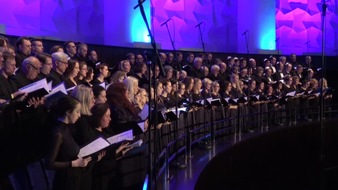 Bibel TV: Gedenken an die Befreiung von Auschwitz: Bibel TV zeigt "The 'Night' Holocaust Concert" / Am 27. Januar erinnert Bibel TV mit der letztjährigen Konzertlesung aus Hannover an den Holocaust