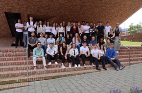 Hochschule Bremerhaven: Frische Plakatideen auf gro&szlig;en Werbefl&auml;chen