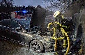 Feuerwehr Iserlohn: FW-MK: Feuer im Motorraum