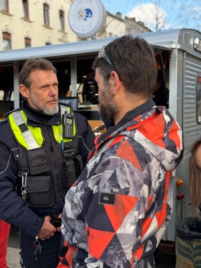POL-DN: Coffee with a Cop - Zahlreiche Bürgerinnen und Bürger nutzen den offenen Austausch
