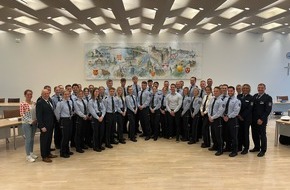 Polizei Paderborn: POL-PB: 35 neue Polizistinnen und Polizisten für die Kreispolizeibehörde Paderborn