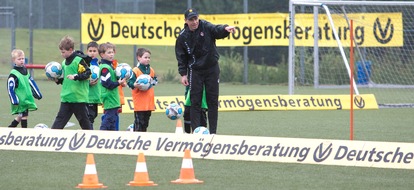 DVAG Deutsche Vermögensberatung AG: Deutsche Vermögensberatung (DVAG) und 1. FC Kaiserslautern:  DVAG-Talenttag 2010 - Sprungbrett für begabte Nachwuchsfußballer