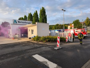 FW-AR: Übung am Wertstoffhof Obereimer: Feuerwehr trainiert den Ernstfall