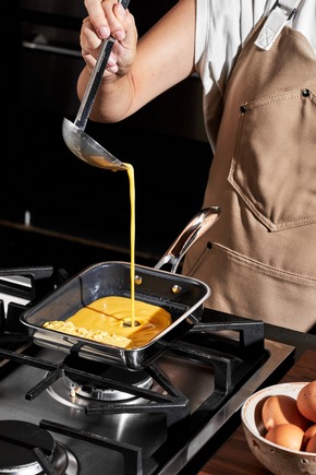 HexClad bringt japanischen Stil in deutsche Küchen – mit der neuen Hybrid Compact Egg Pan