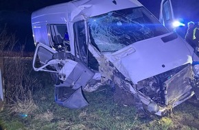 Kreispolizeibehörde Soest: POL-SO: Don't drink and drive - Fahrzeug kollidiert mit Baum