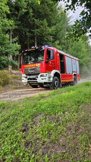 FW-AR: Interkommunale Waldbrandübung der Feuerwehren Ense und Arnsberg