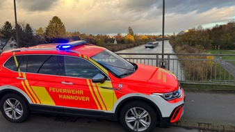 Feuerwehr Hannover: FW Hannover: Passant*innen retten Mann aus Mittellandkanal
