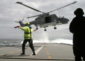 Deutsche Marine - Bilder der Woche: Marinehubschrauber vom Typ &quot;Sea Lynx&quot; schrecken auch Piraten ab