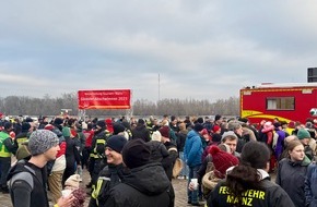 Feuerwehr Mainz: FW Mainz: 52. Silvester-Abschwimmen der Feuerwehr Mainz: Unterst&uuml;tzung f&uuml;r Trauernde Eltern & Kinder Rhein-Main e.V.