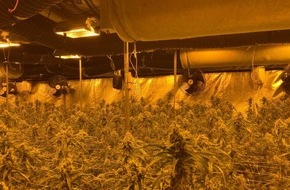 Polizei Wuppertal: POL-W: RS Cannabis-Plantage in Remscheid - drei Verdächtige festgenommen - Gemeinsame Presseerklärung von Staatsanwaltschaft und Polizei