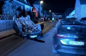 Polizei Aachen: POL-AC: Auto landet auf dem Dach: Drei Personen verletzt