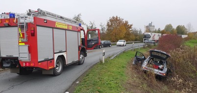 Freiwillige Feuerwehr Werne: FW-WRN: TH_PERSON_KLEMMT - LZ1 - LG4 - PKW aus Kurve geflogen / 1 Person eingeklemmt