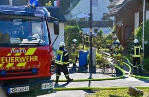 Freiwillige Feuerwehr Olsberg: FF Olsberg: Frau bei Zimmerbrand verletzt - Hubschrauber im Einsatz