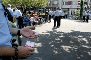 POL-D: Bekämpfung der Drogenkriminalität - Polizei, Stadt und Rheinbahn zusammen im Einsatz - Fotos beigefügt