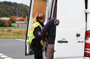 Polizeiinspektion Hameln-Pyrmont/Holzminden: POL-HM: Tag des Einbruchschutzes - Bevölkerung nahm Präventionsmaßnahmen positiv auf