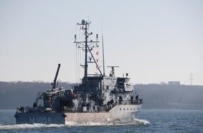 Presse- und Informationszentrum Marine: Minenjagdboot "Fulda" auf dem Weg in den NATO-Einsatz
