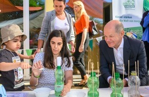 Stiftung Kinder forschen: "Abenteuer Weltall - komm mit!"- Olaf Scholz besuchte zum "Tag der kleinen Forscher" eine Kita in Potsdam