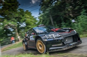 Skoda Auto Deutschland GmbH: Rekordjäger Kopecky feiert umjubelten SKODA Heimtriumph im schwarzen FABIA R5 (FOTO)