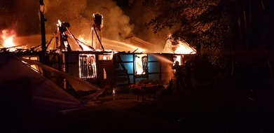 Feuerwehr Witten: FW Witten: Feuer am Steigerhaus im Muttental