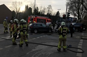 Feuerwehr Bottrop: FW-BOT: Verkehrsunfall mit eingeklemmter Person