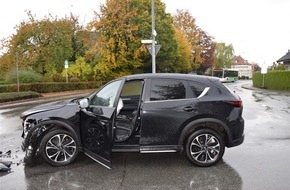 Kreispolizeibehörde Herford: POL-HF: Zusammenstoß im Einmündungsbereich- Mazda-Fahrerin verletzt