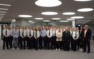 Kreispolizeibehörde Rhein-Sieg-Kreis: POL-SU: Verstärkung für die Polizei im Rhein-Sieg-Kreis/44 neue Polizistinnen und Polizisten
