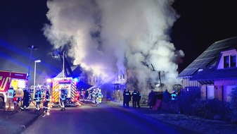 FW Dörentrup: Explosion mit anschließendem Großbrand in Wohnhaus - eine Person tot aufgefunden