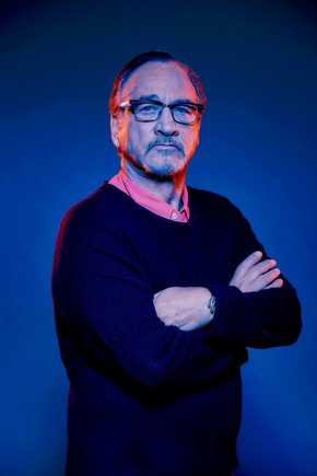 Jim Belushi und die Helden auf vier Pfoten: In neuer Doku-Reihe auf Crime + Investigation zeigt der Hollywood-Star Polizeihunde im Einsatz