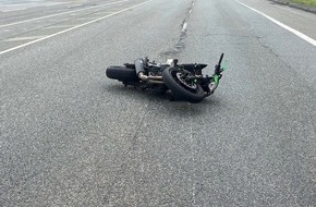 Polizei Minden-Lübbecke: POL-MI: Motorradfahrer und Fußgängerin kollidieren - zwei Personen leichtverletzt