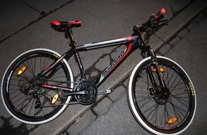 Polizei Gelsenkirchen: POL-GE: Auto kollidiert mit "Geisterfahrrad"/Zeugen gesucht