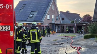 Kreisfeuerwehrverband Pinneberg: FW-PI: Brande-H&ouml;rnerkirchen: Brennt Holzschuppen - Feuerwehr verhindert Ausbreitung auf Garagen und H&auml;user