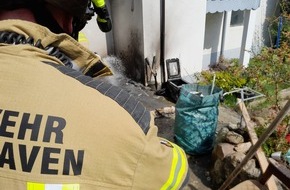 Feuerwehr Bremerhaven: FW Bremerhaven: Mikrowelle und Unrat in Flammen