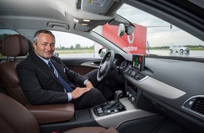 Vodafone GmbH: Europa-Premiere: Wenn Autos sich gegenseitig vor Gefahren warnen