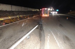 Verkehrsdirektion Koblenz: POL-VDKO: Verkehrsunfall mit umgekipptem Lkw auf der A48
