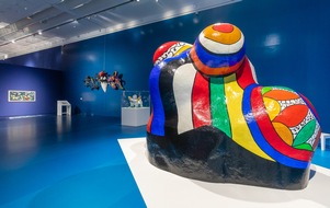 Hannover Marketing und Tourismus GmbH (HMTG): Leuchtturm-Event in Hannover: Die Ausstellung "Love You For Infinity" im Sprengel Museum zeigt Werke von Niki de Saint Phalle, Yayoi Kusama und Takashi Murakami!