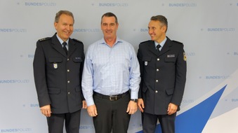 Bundespolizeidirektion München: Bundespolizeidirektion München: Hochrangiger Gast bei Rosenheimer Bundespolizei - US-Vizeminister in Rosenheim