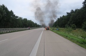 Polizeiinspektion Delmenhorst / Oldenburg - Land / Wesermarsch: POL-DEL: Autobahnpolizei Ahlhorn: Brand eines Pkw auf der Autobahn 1 im Bereich der Gemeinde Großenkneten +++ Richtungsfahrbahn Bremen kurzfristig gesperrt