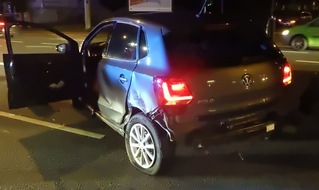 Polizei Hagen: POL-HA: Autofahrerin bei Zusammenstoß leicht verletzt