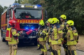 Freiwillige Feuerwehr Alpen: FW Alpen: B&uuml;rgermeister besucht &Uuml;bungsdienst in Veen