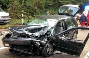 Polizeipräsidium Westpfalz: POL-PPWP: Lug: Zwei junge Fahrer bei Unfall verletzt